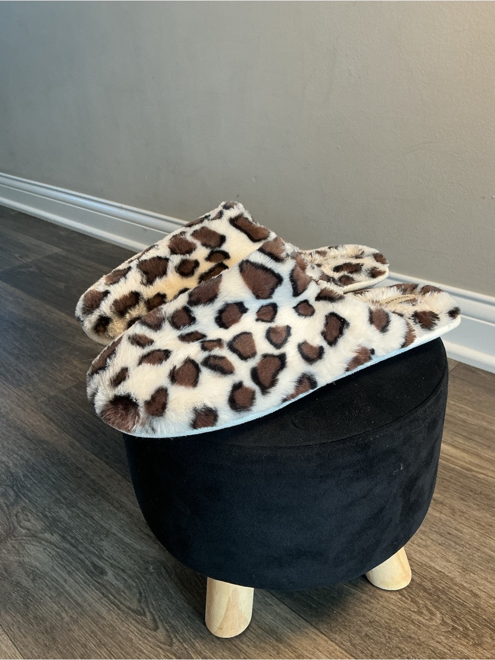 Faux Fur Leopard Print Slippers - Brown/White